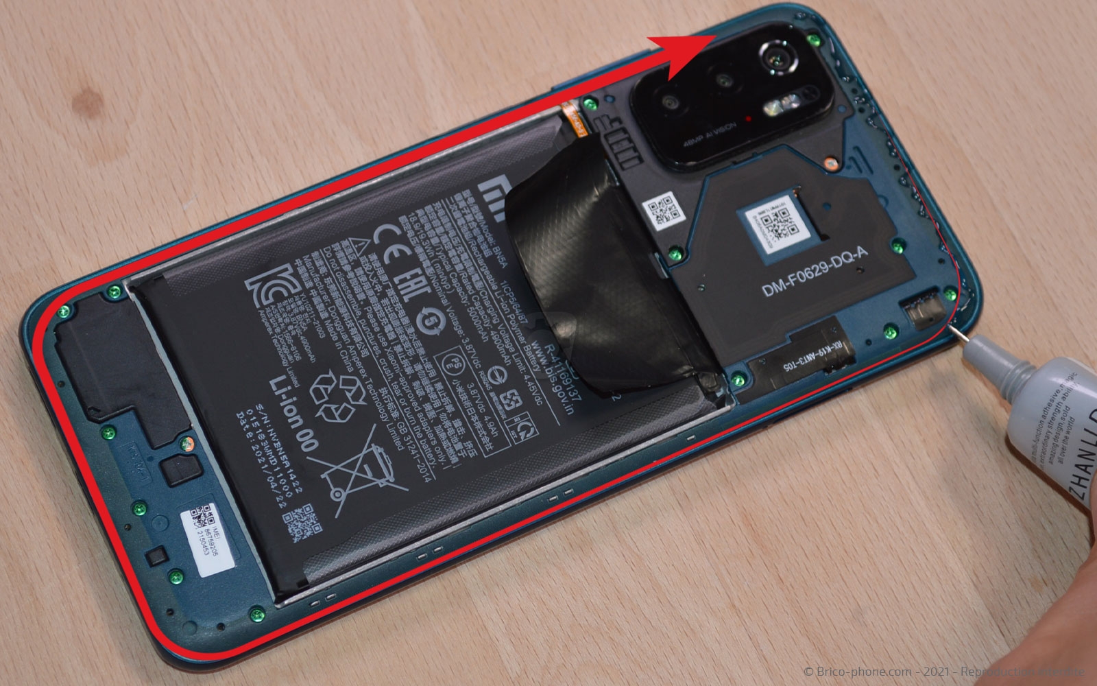 Changement de la vitre arrière sur Poco M3 Pro photo 2