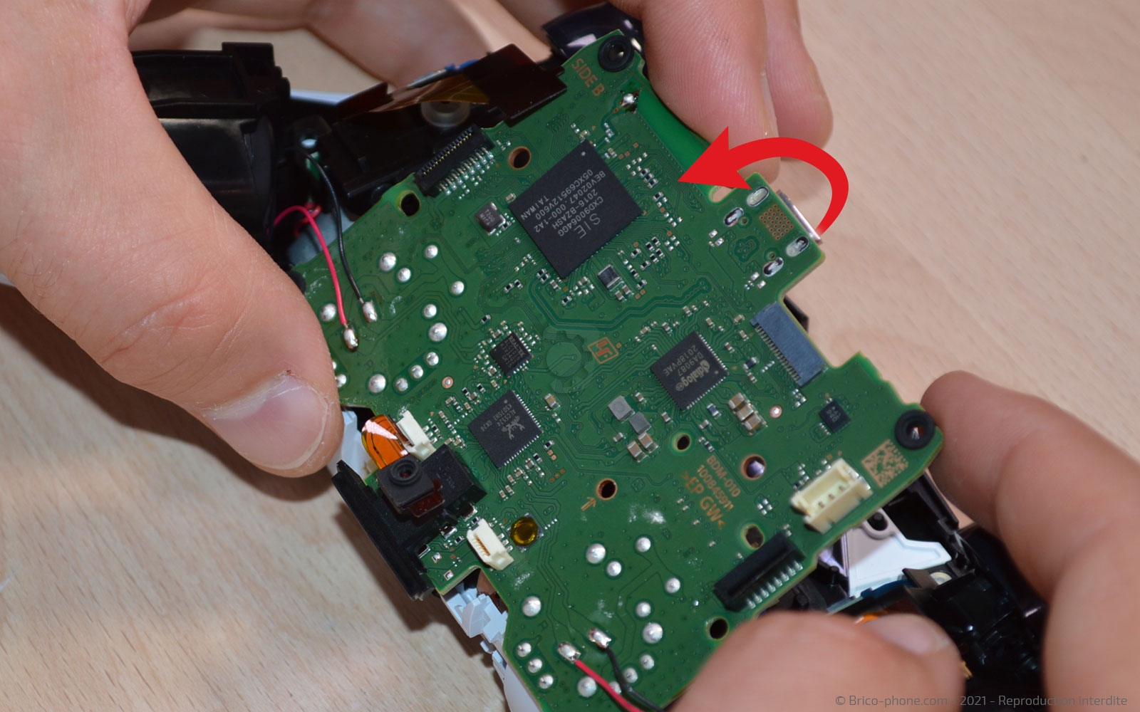 Démontage complet de la manette sur Playstation 5 photo 2