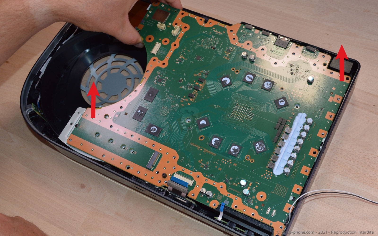 Changement du bloc d'alimentation sur Playstation 5 photo 4