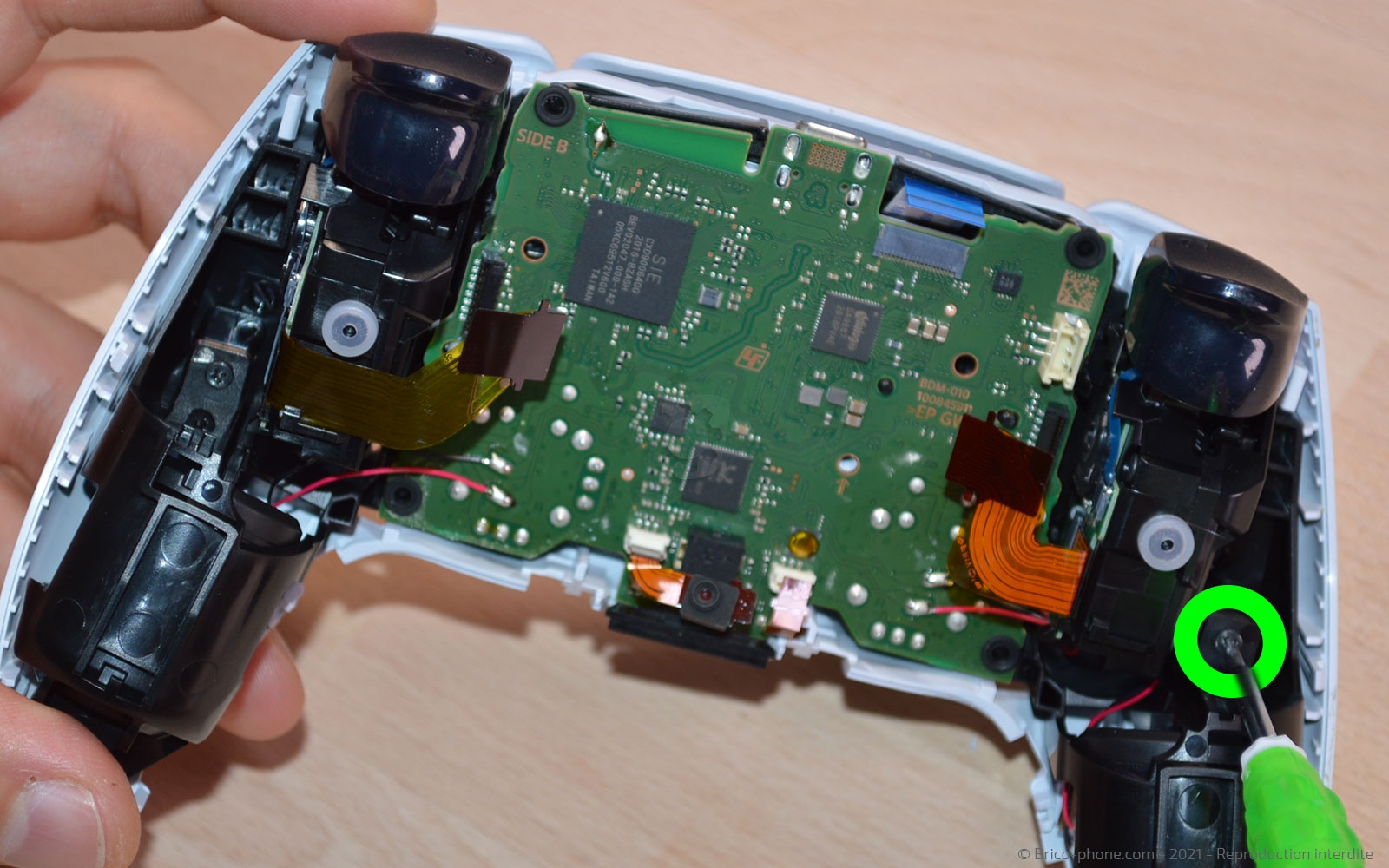 Changement des Joysticks de la manette sur Playstation 5 photo 4