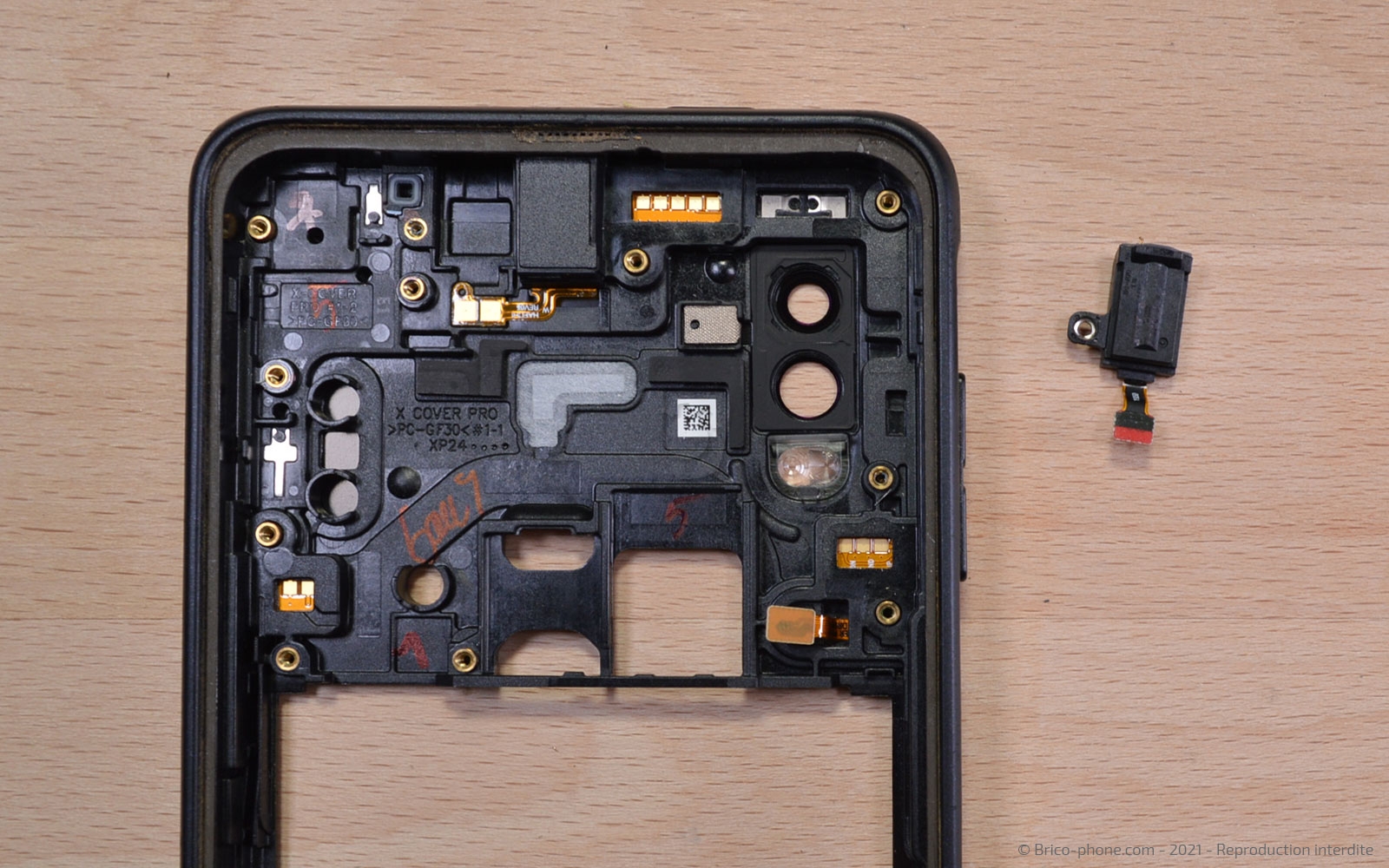 Démontage complet sur Galaxy Xcover Pro photo 2