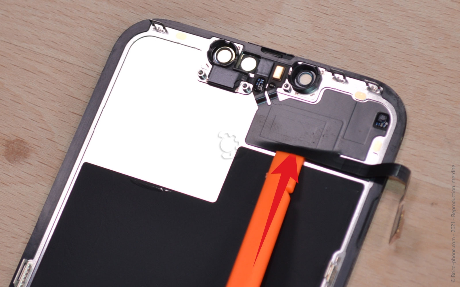 Changement de la batterie sur iPhone 13 photo 2