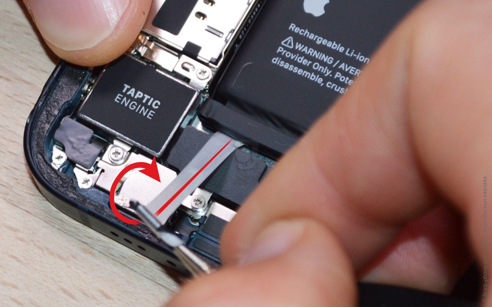 Changement de la batterie sur iPhone 13 photo 4