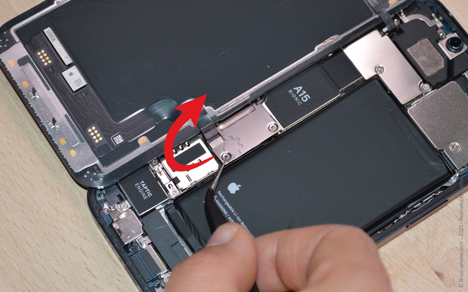 Changement du module des caméras arrière sur iPhone 13 photo 2