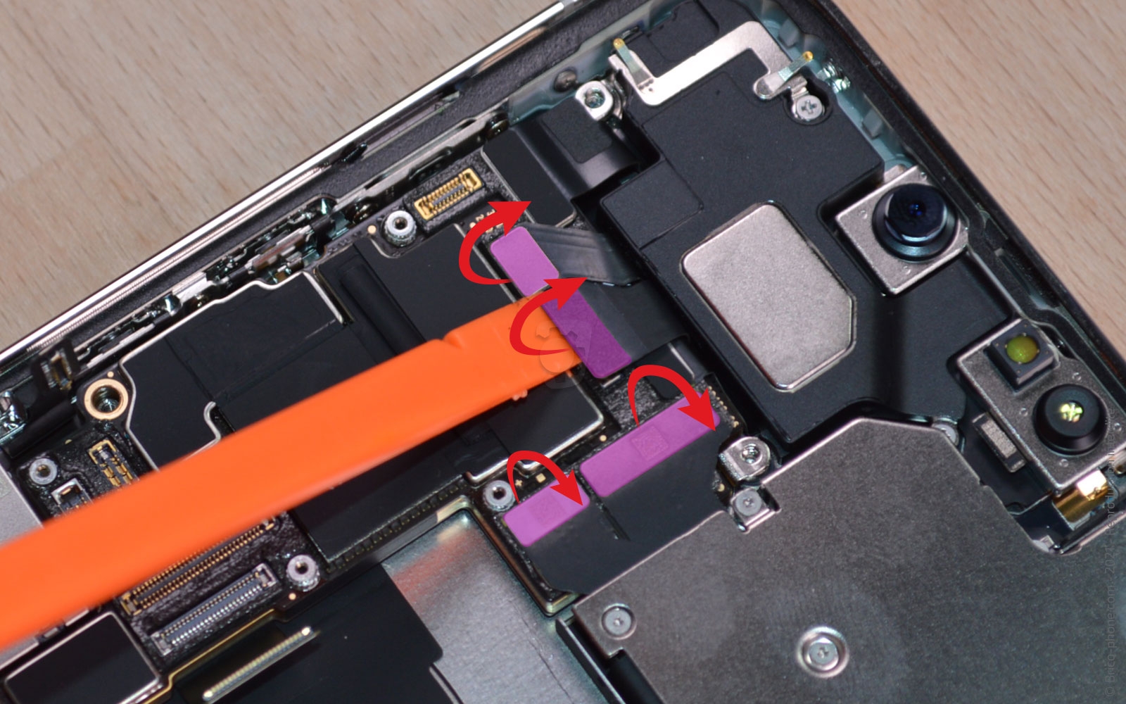 Comment changer le connecteur de charge sur iPhone 13 Pro Max photo 2