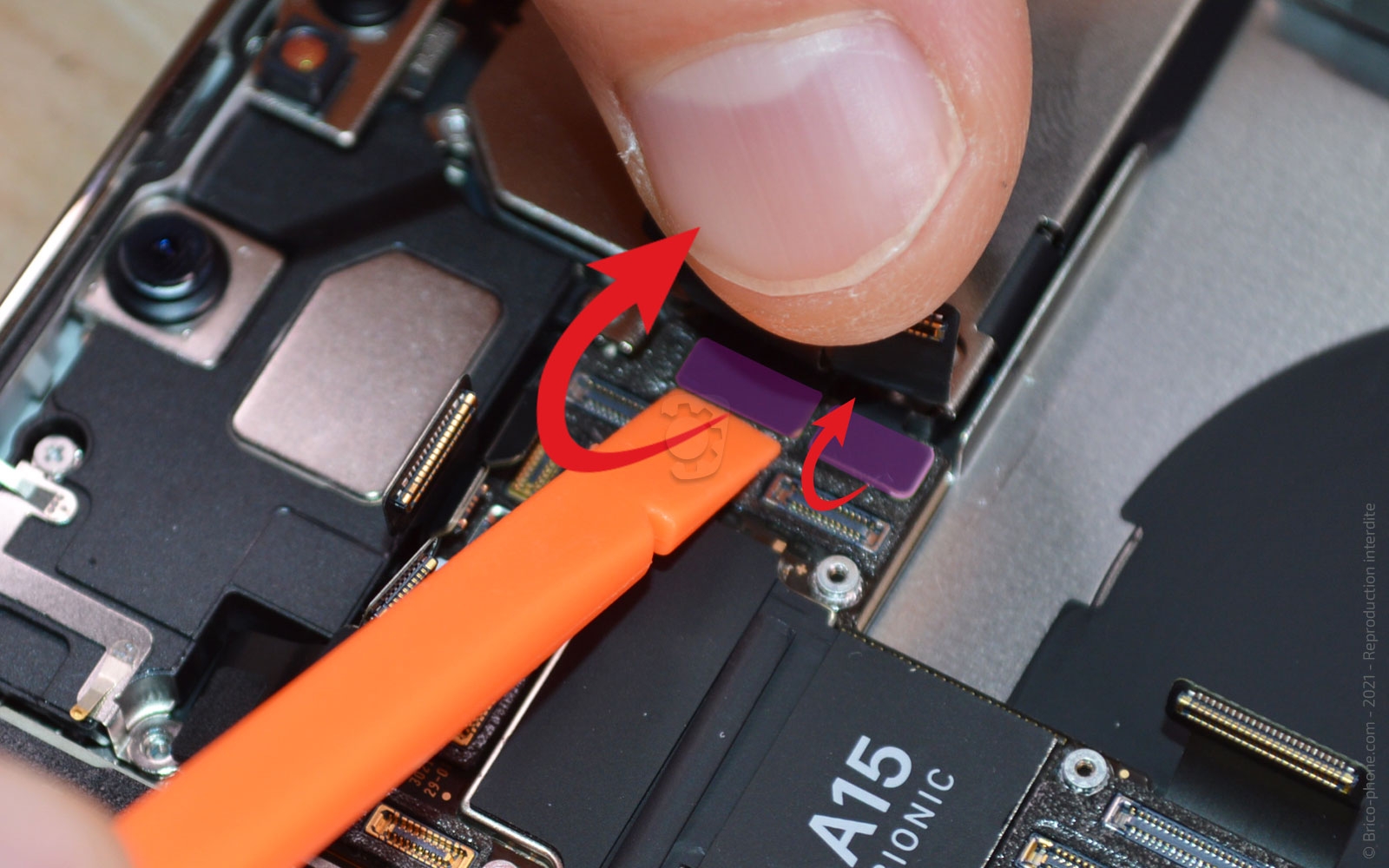 Comment changer le connecteur de charge sur iPhone 13 Pro Max photo 4