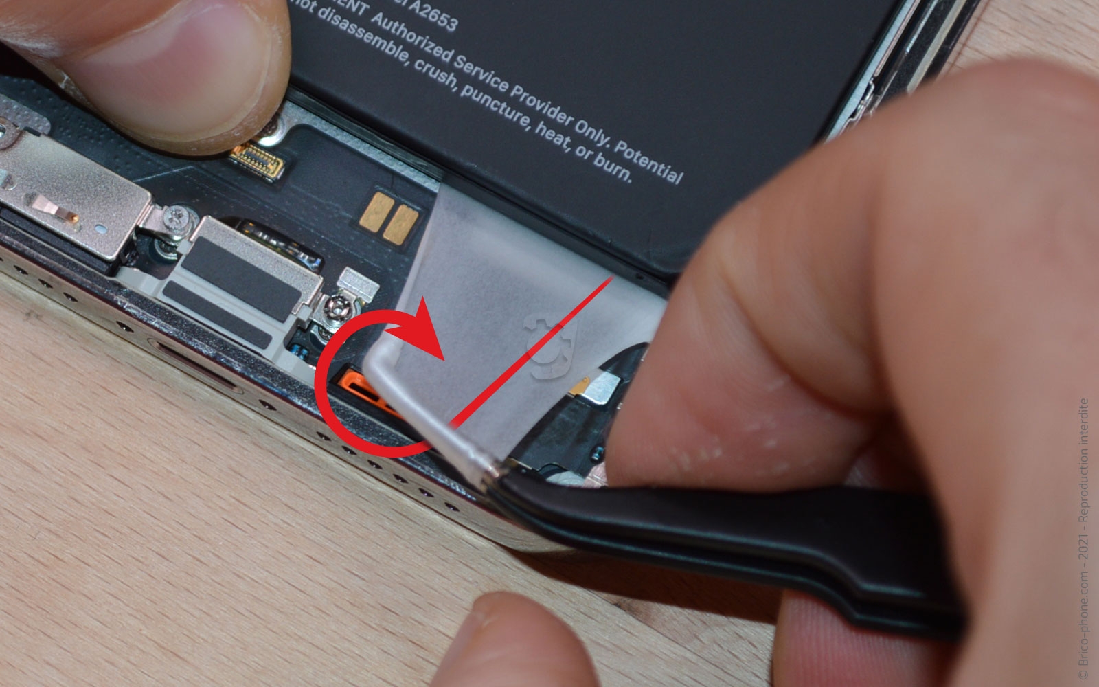 Comment changer le connecteur de charge sur iPhone 13 Pro Max photo 3