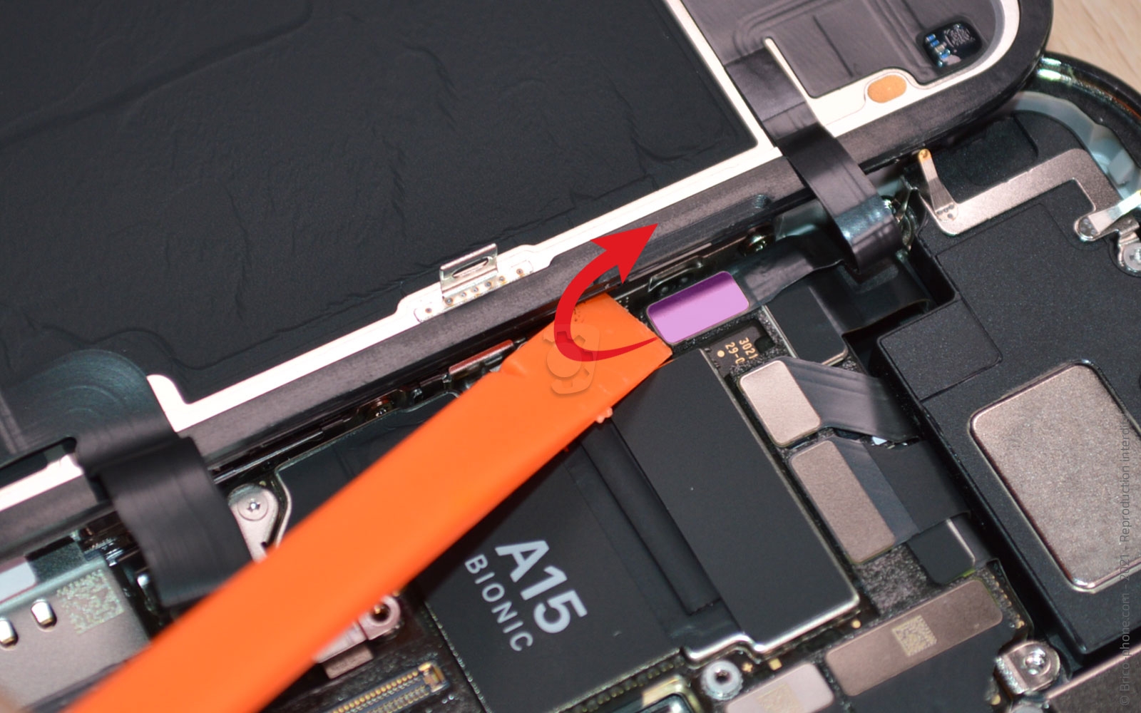 Comment changer le connecteur de charge sur iPhone 13 Pro Max photo 2