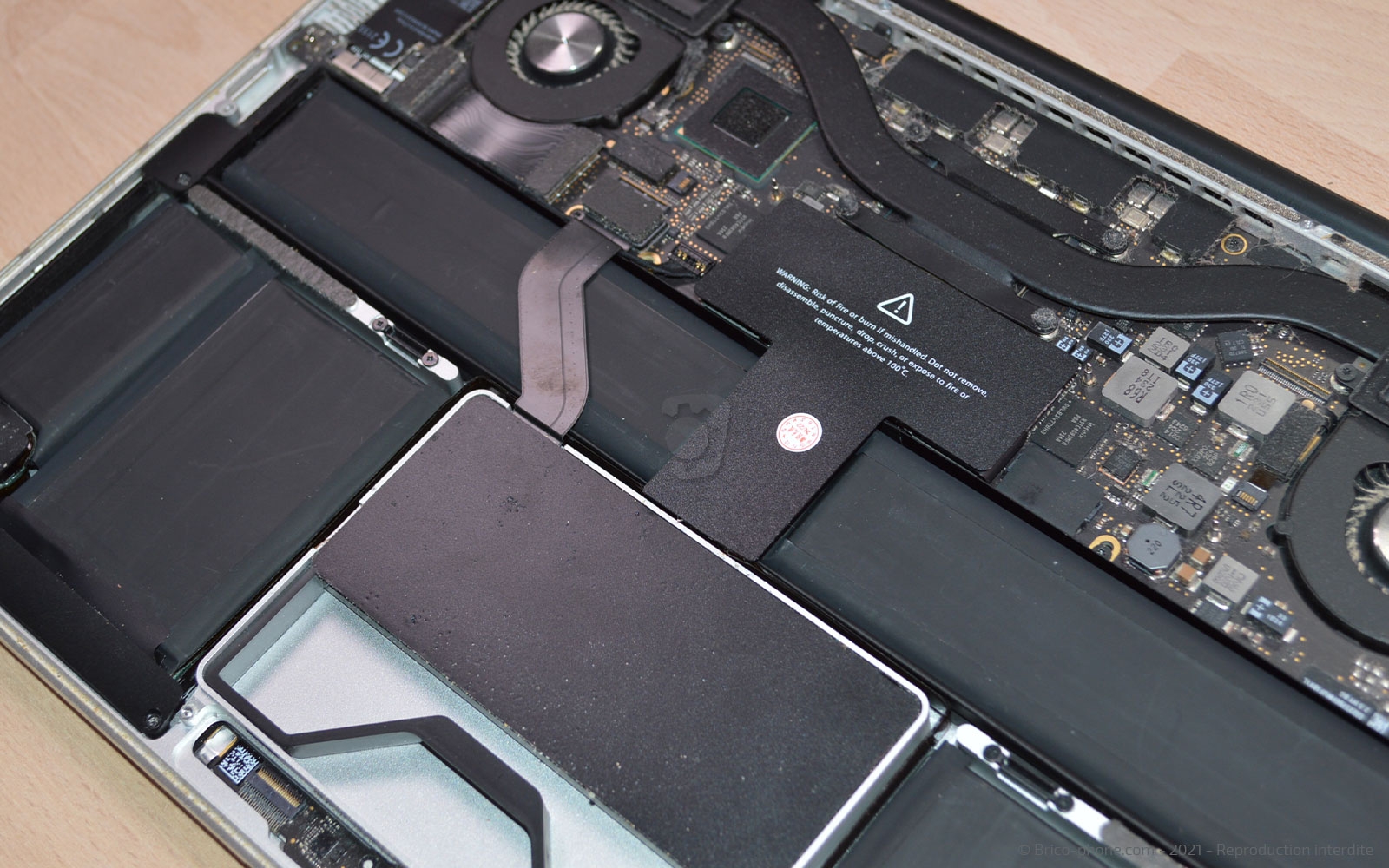 Changement de batterie sur Macbook Pro 13 pouces A1425 EMC 2672 - 2013 photo 2