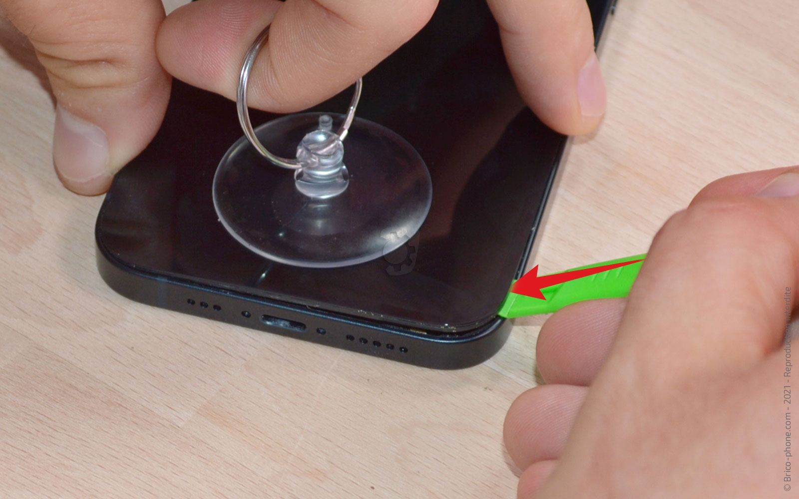 Changement du buzzer (HP interne) sur iPhone 13 photo 3