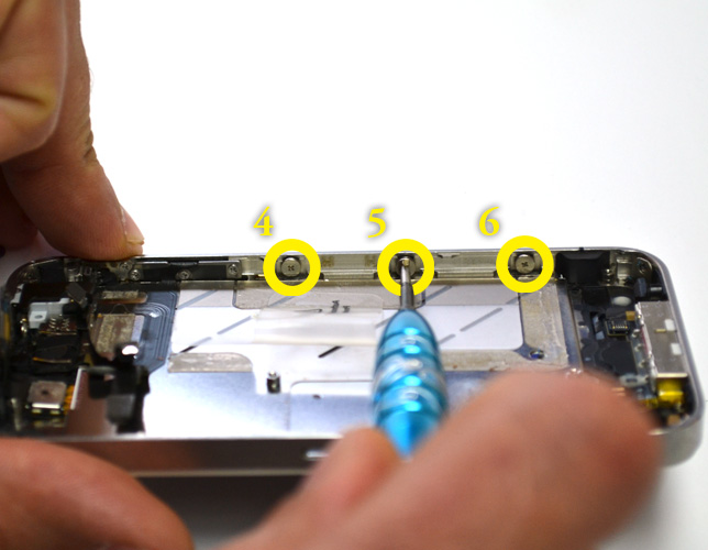 Changement de vitre arrière sur iPhone 4S photo 1