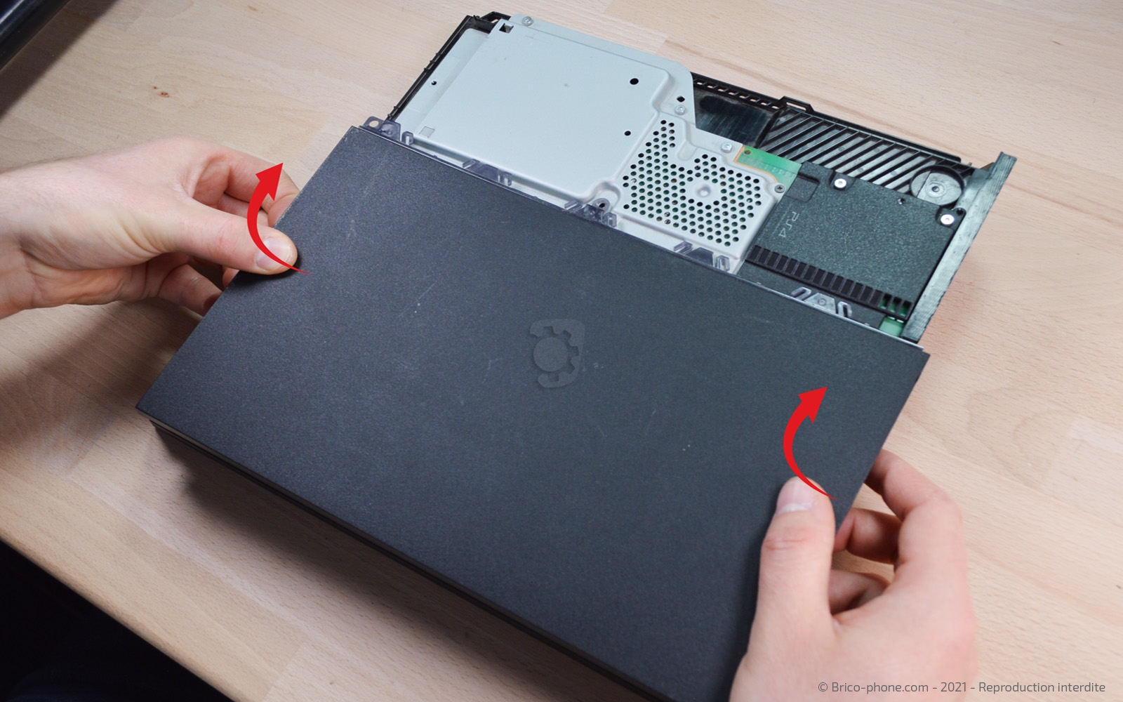 Changement du bloc d'alimentation sur Playstation 4 photo 3