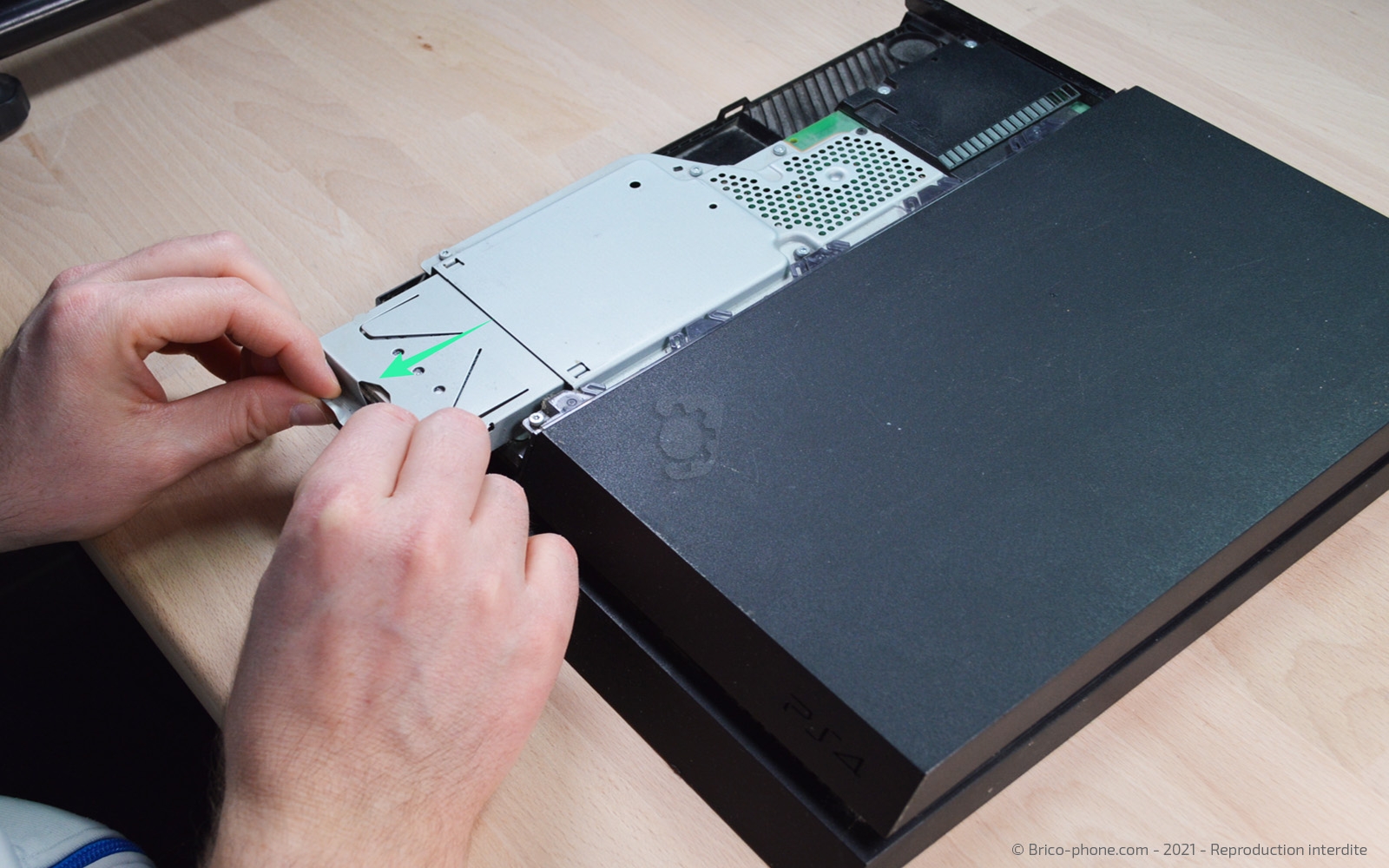 Changement du bloc d'alimentation sur Playstation 4 photo 3