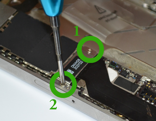 Changement de nappe bouton Power sur iPhone 4S photo 1