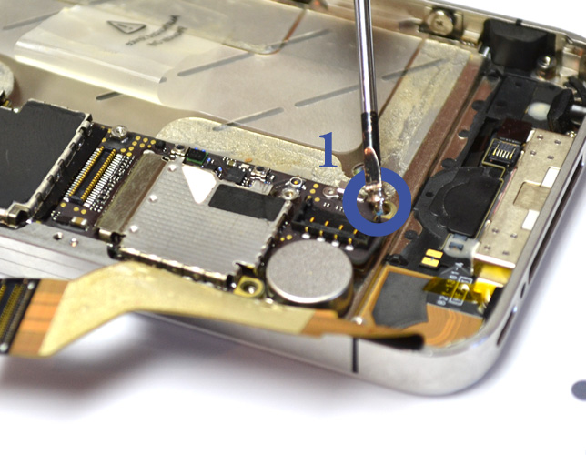 Changement de nappe bouton Power sur iPhone 4S photo 1