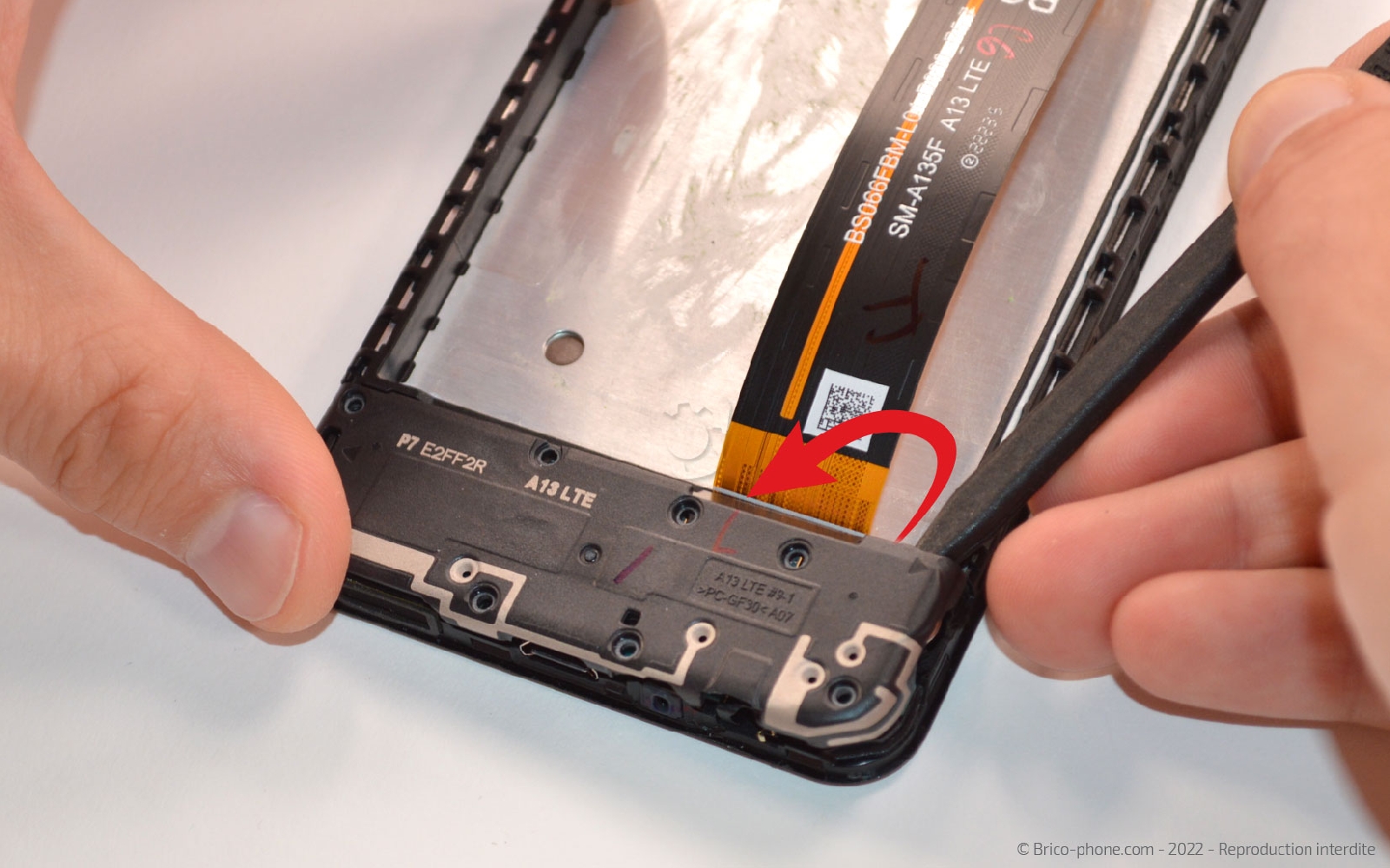 Comment changer le bloc écran sur Galaxy A13 photo 2