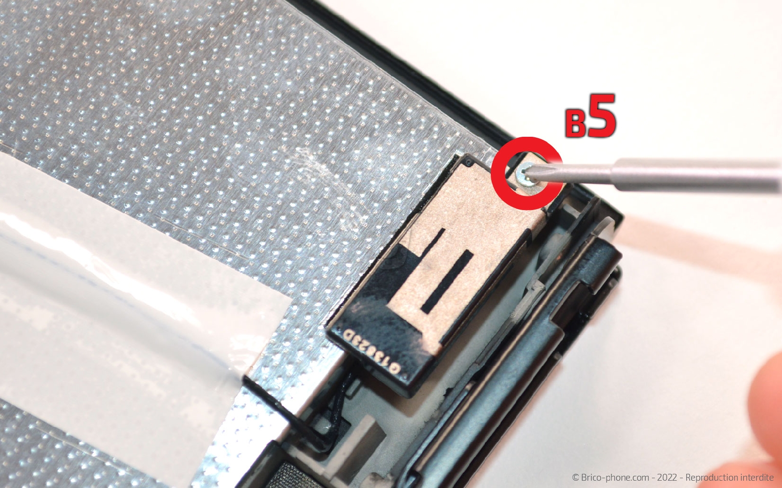 Comment remplacer une antenne réseau sur Switch Oled photo 1