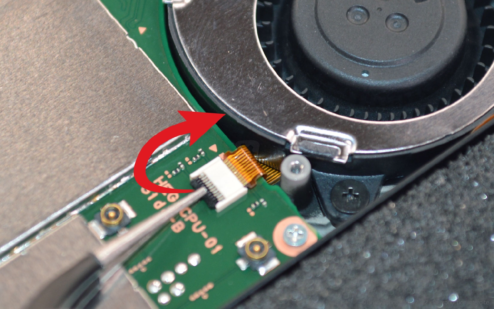 Comment remplacer les haut-parleurs sur Switch Oled photo 3