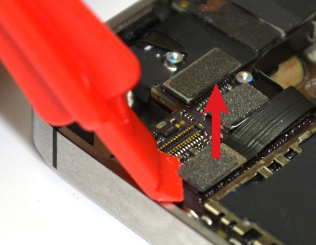 Désoxydation de la carte mère sur iPhone 4S photo 1