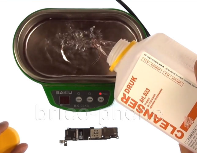 Désoxydation de la carte mère sur iPhone 4S photo 1