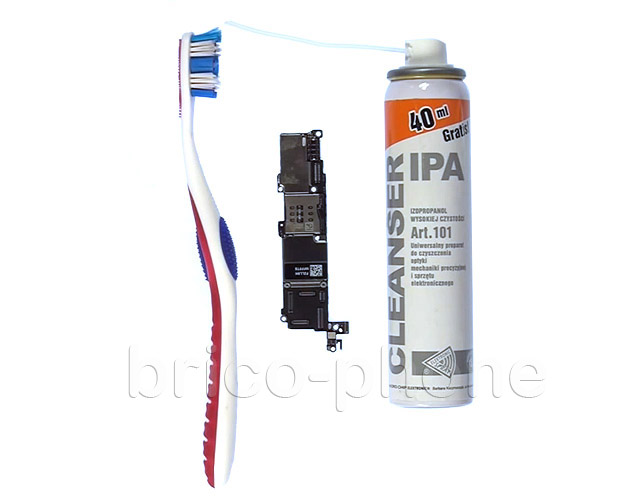 Désoxydation de la carte mère sur iPhone 4S photo 1