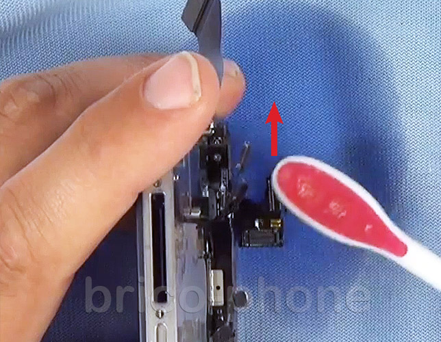 Désoxydation de la carte mère sur iPhone 4S photo 1