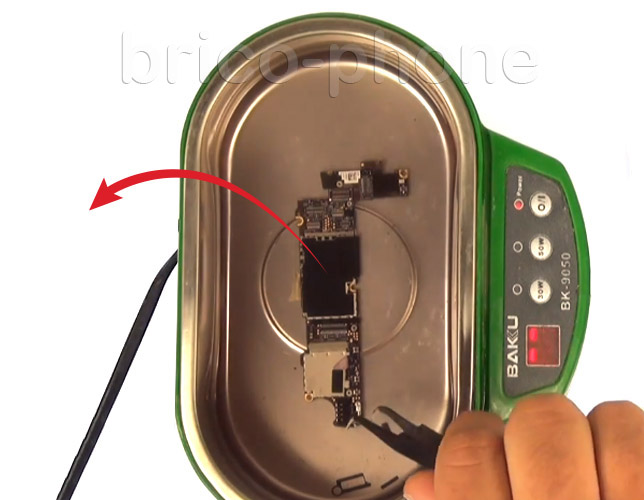 Désoxydation de la carte mère sur iPhone 4S photo 1