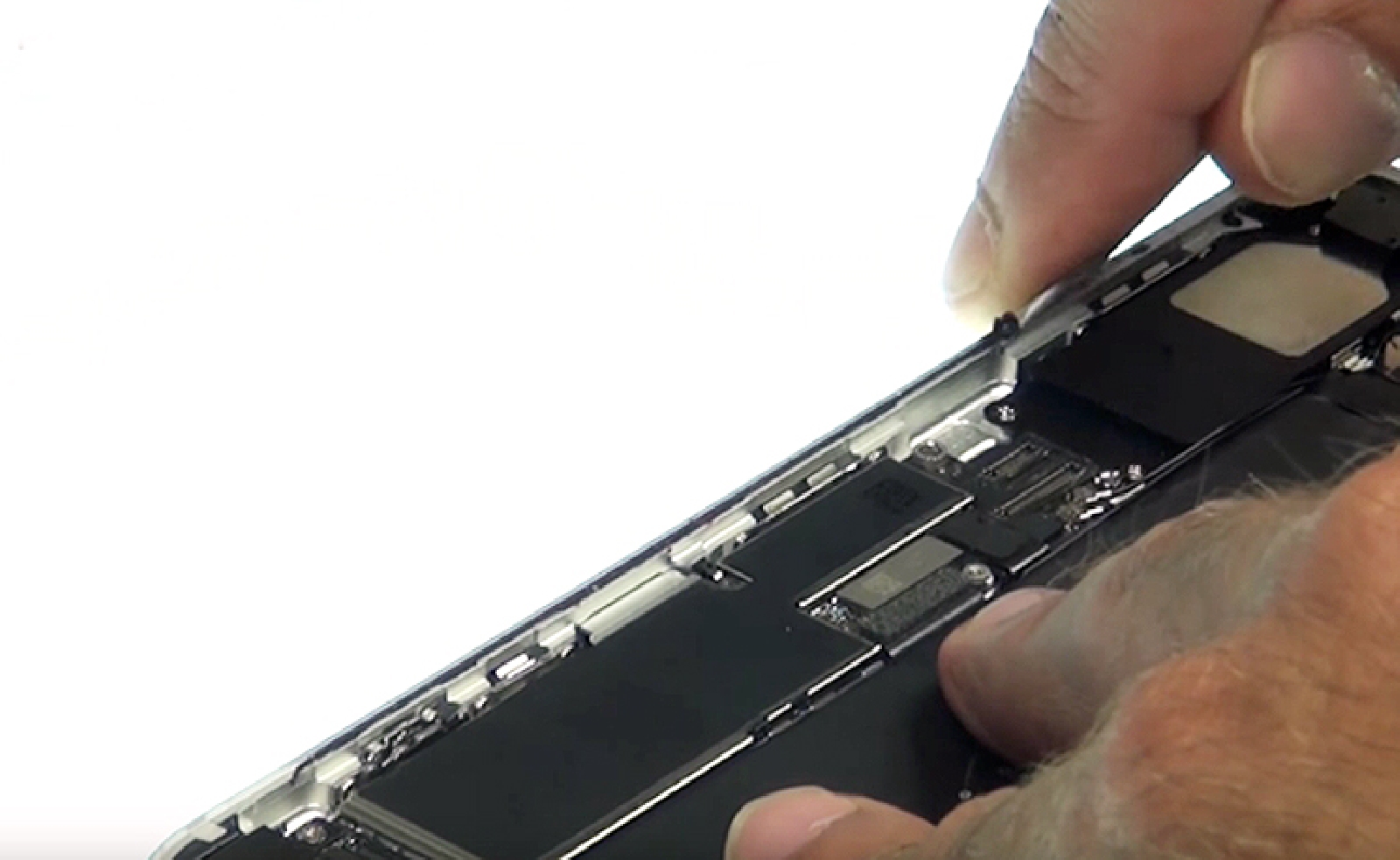 Changement du joint d'étanchéité sur iPhone 7 Plus photo 2