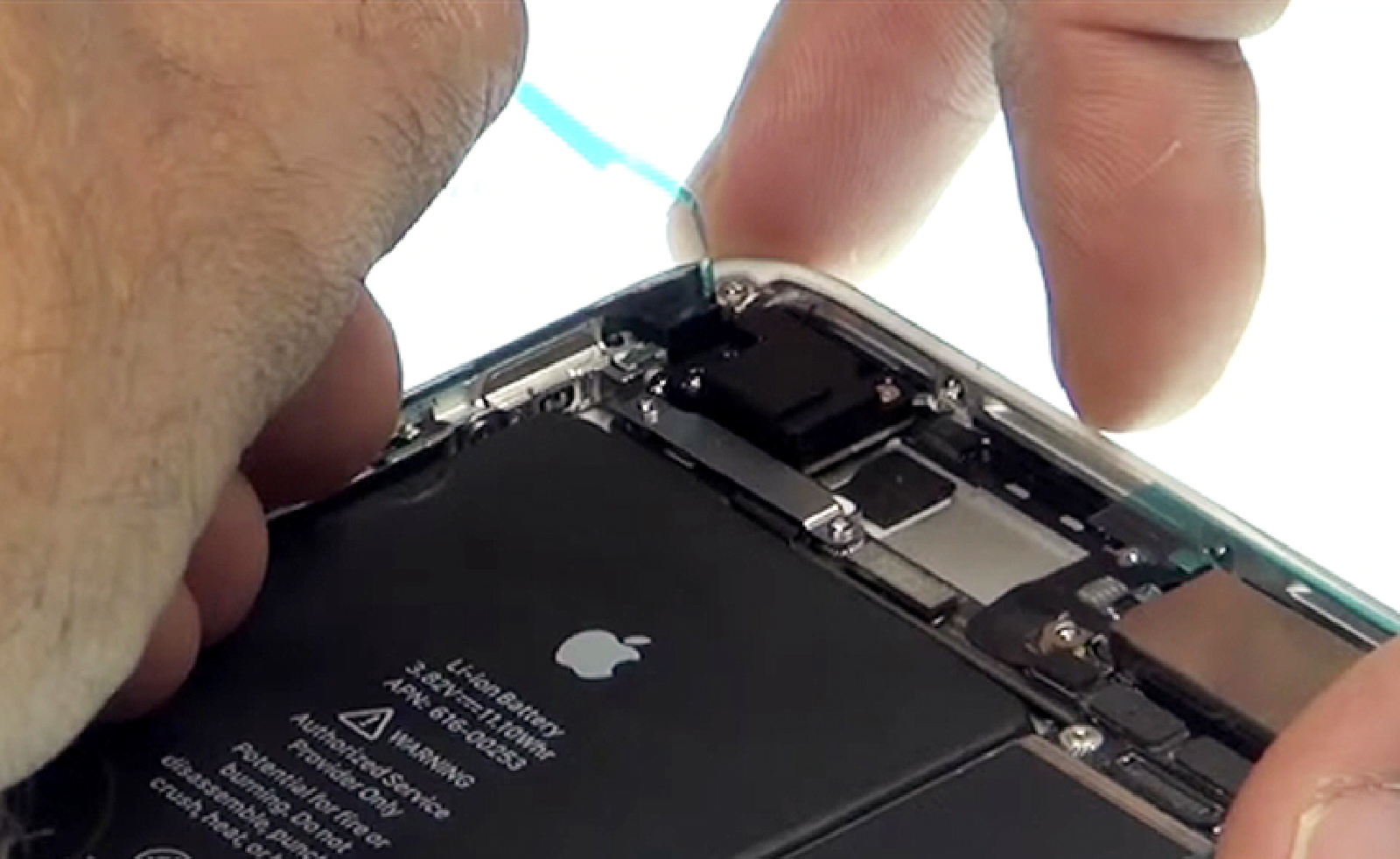 Changement du joint d'étanchéité sur iPhone 7 Plus photo 4