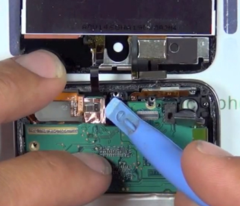 Changement d'écran (vitre+LCD) sur iPod touch 4 photo 1