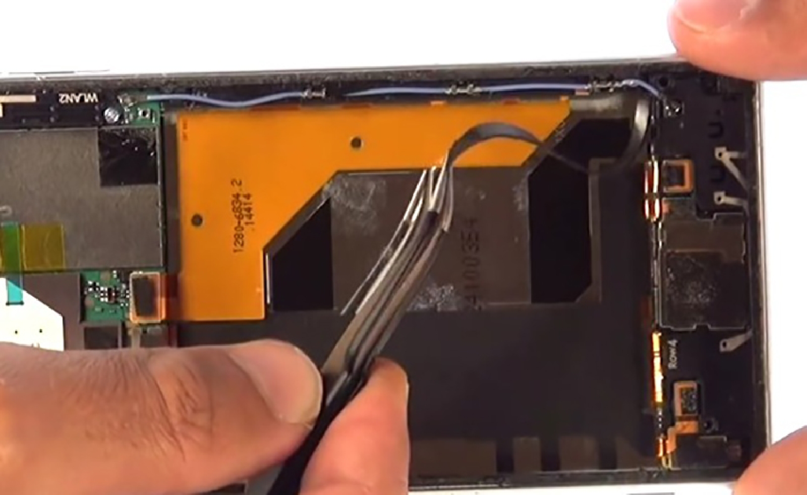 Changement d'écran (vitre+châssis+LCD) sur Xperia Z3 photo 3