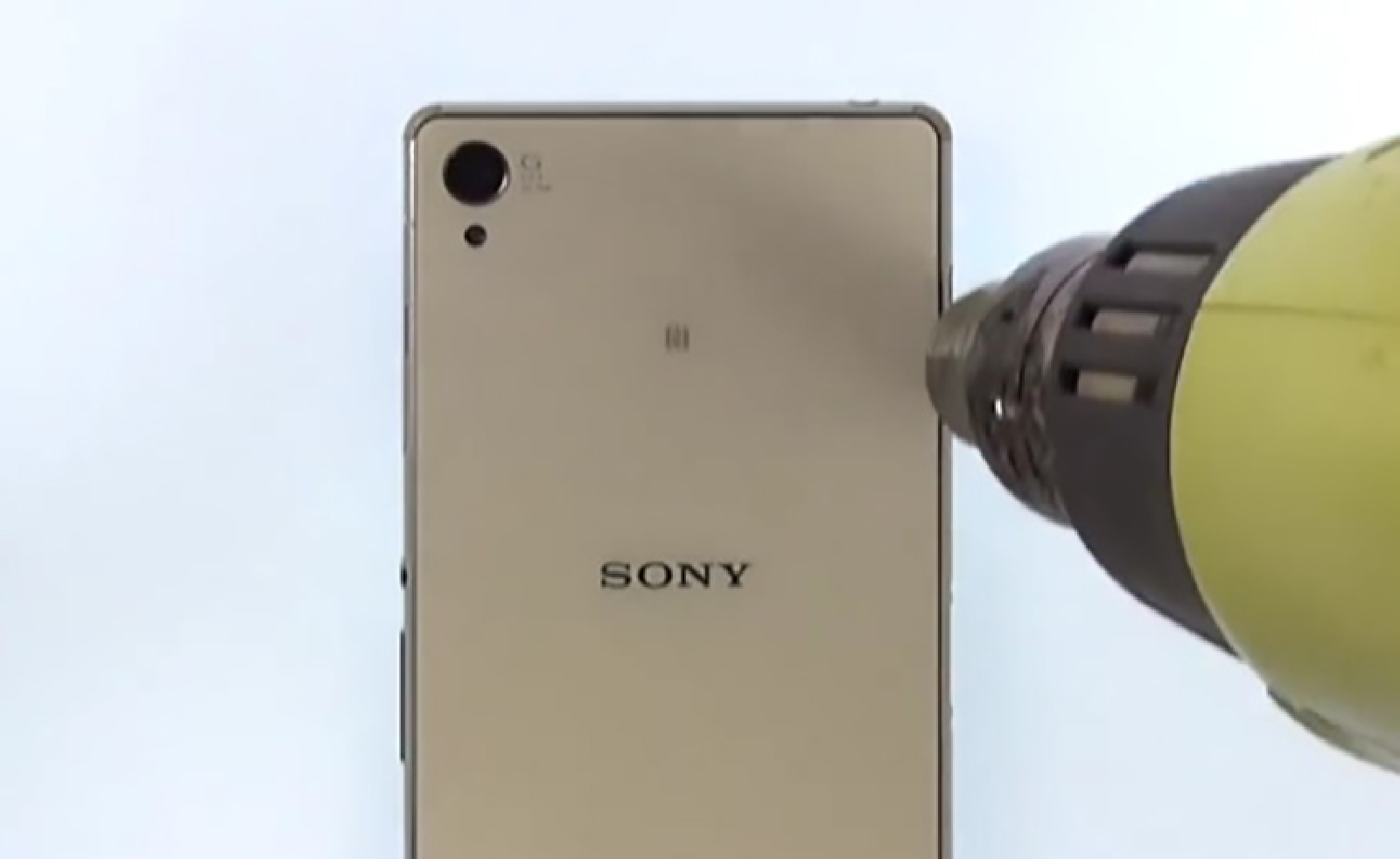 Changement de vitre arrière sur Xperia Z3 photo 1