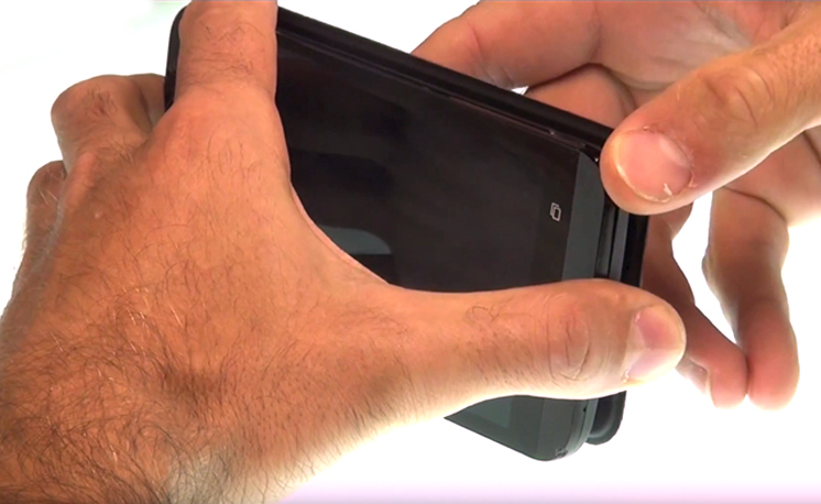 Changement d'écran (vitre+châssis+LCD) sur Zenfone 2 Laser ZE500KL photo 1