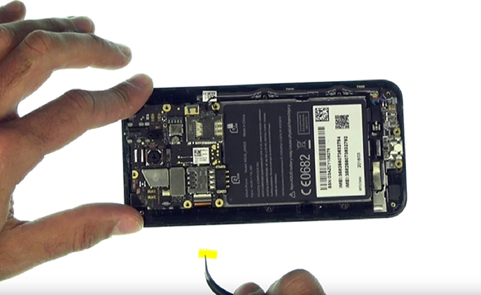 Changement d'écran (vitre+châssis+LCD) sur Zenfone 2 Laser ZE500KL photo 1