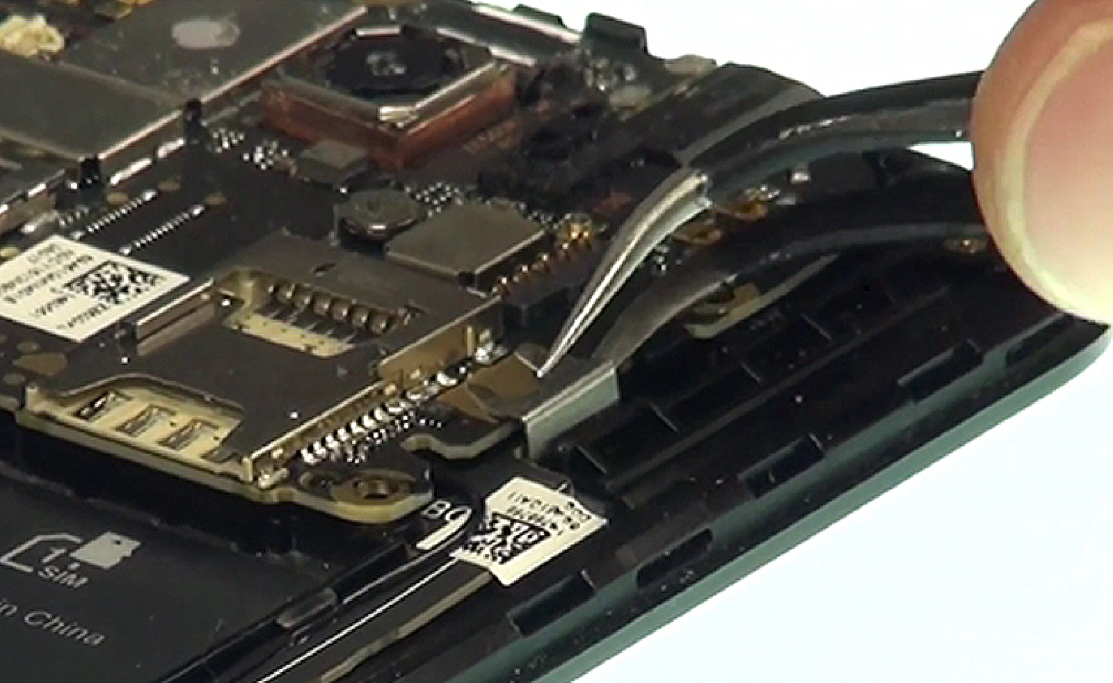 Changement d'écran (vitre+châssis+LCD) sur Zenfone 2 Laser ZE500KL photo 1