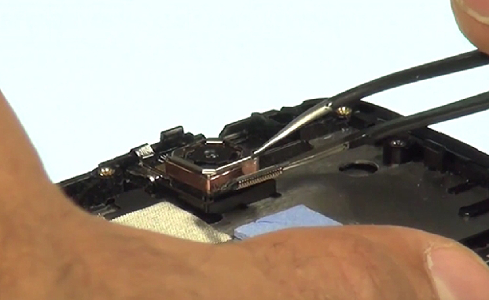 Changement d'écran (vitre+châssis+LCD) sur Zenfone 2 Laser ZE500KL photo 1