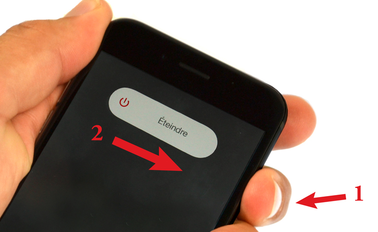 Retrait de la carte mère pour effectuer une réparation ou une désoxydation sur iPhone 7 photo 1