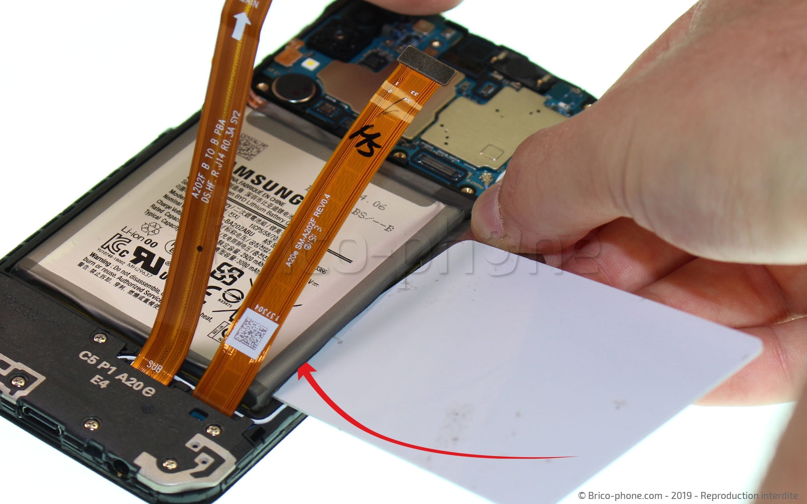 Changement de bloc écran sur Galaxy A20e photo 2