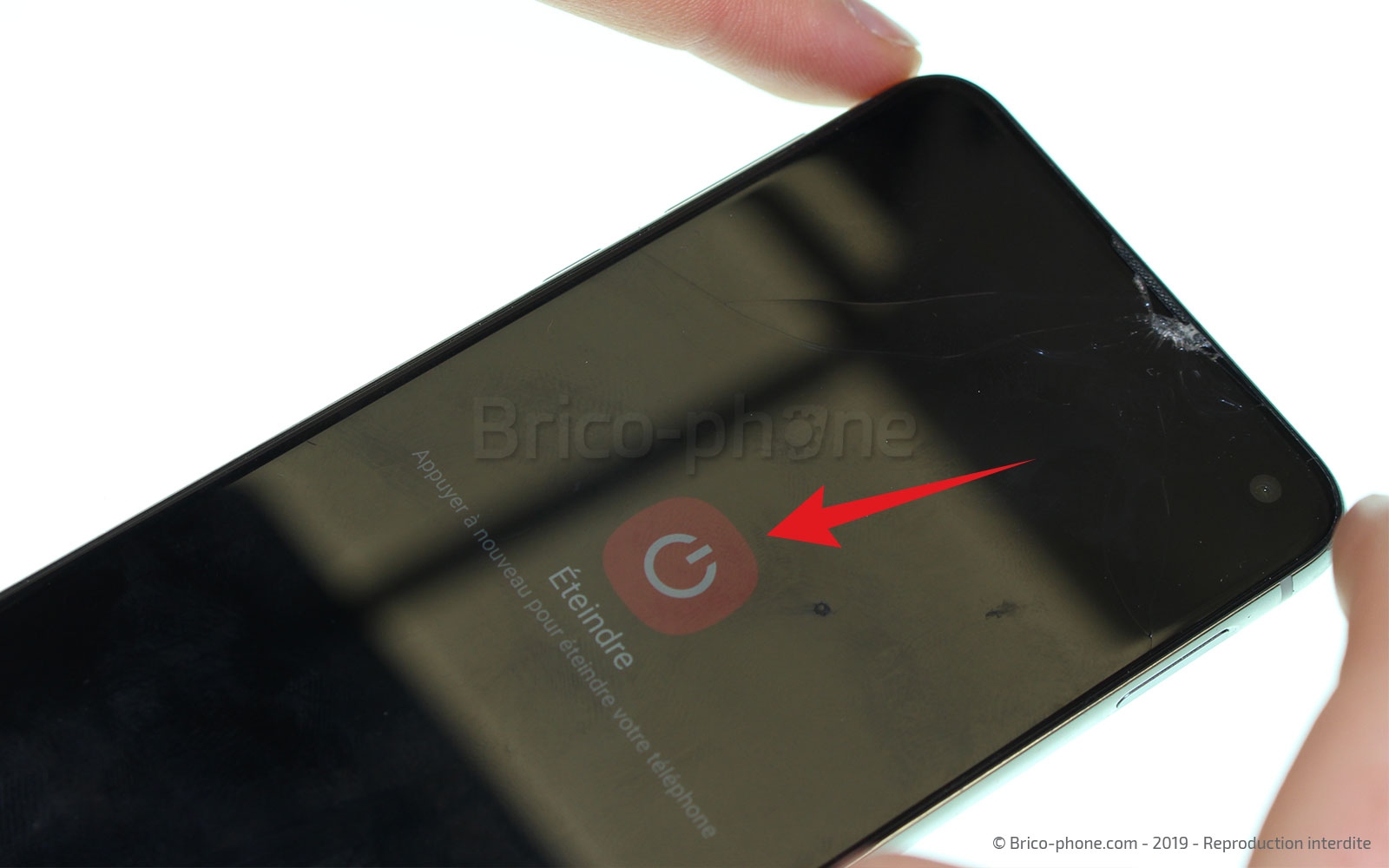 Changement du bloc écran sur châssis sur Galaxy S10e photo 3