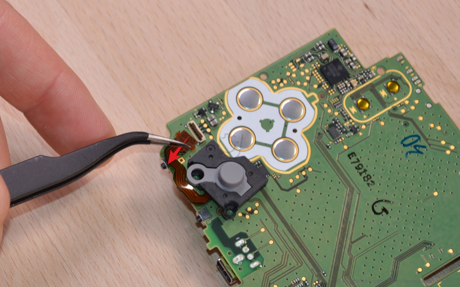 Changement de la vitre tactile et/ou du LCD sur New 2DS XL photo 2